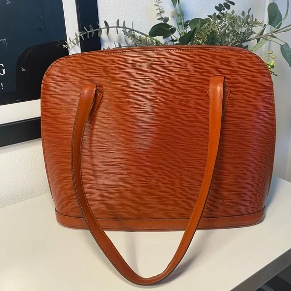Vintage Louis Vuitton Epi Lussac Shoulder Bag In Kenyan Fawn - Picture 13 of 15